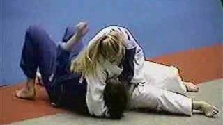 Barefoot judo girl win Osaekomi (very nice soles)
