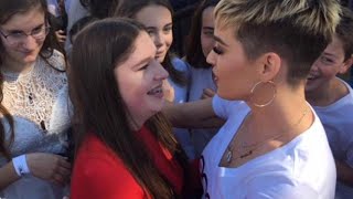 Katy Perry Surprises 14-Year-Old Girl During Benefit for Mudslide Victims