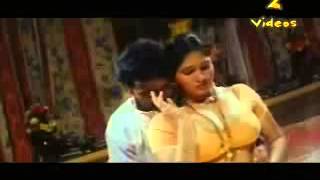 very hot Indian girl showing cleavage