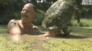 Snapping Turtle Bites Turtleman | Call of the Wildman