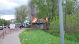 На Ильинской в Дядьково горит дом (Ярославль)