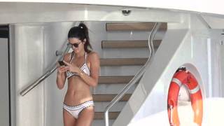 One Direction's Harry Styles and Kendall Jenner's leaked photos of holiday