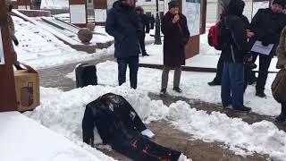 На Майдане у Монумента Независимости сожгли чучело Путина | Страна.ua