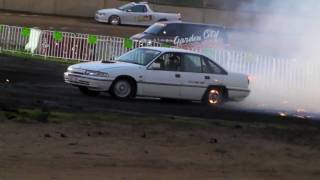 commodore blowing up the rear discs at avalon burnout comp