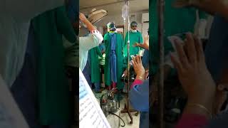 Doctors burst in front of patient in labor room