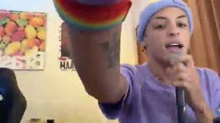 Pabllo Vittar realiza live mostrando seu ensaio vocal