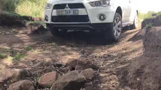 Mitsubishi Outlander 2011 offroad