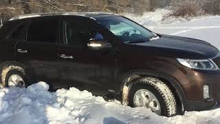 Kia Sorento, LandRover и Niva на оффроуде