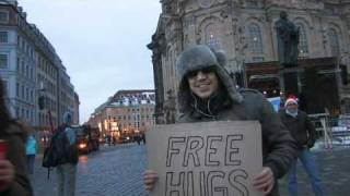 Free Hugs  - Gratis Umarmungen in Dresden