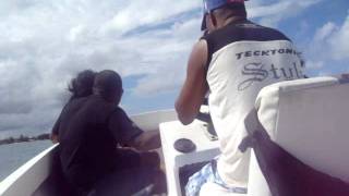 pazzo che guida motoscafo a Mauritius...