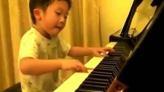 4 Year Old Boy Plays Piano Better Than Any Master