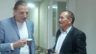 Даут кипчак, тюрколог из Венгрии и акын Ногайского народа Алибий Романов, поют песни на ногайском, Д