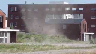 2013-07-22 Windhoos (dust devil) in Enschede: Buizerd valt vliegend babybadje aan