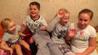 Алиса в гостях у Саши и Кати играет танцует и хулиганит !