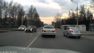 на мерсе все можно 294 MNN проехал на красный