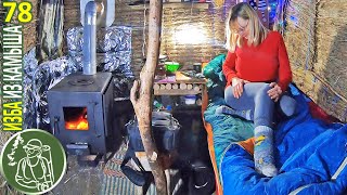 ???? Ночевка в Избе в метель с печью-буржуйкой ???? Блюдо в горшочке Бушкрафт в Избе из камыша 78