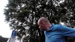 Preco neriesia ze tam stoji taxik ..video 1