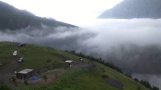 Троицкая церковь в Гергети и поселок Степанцминда (Казбе́ги)