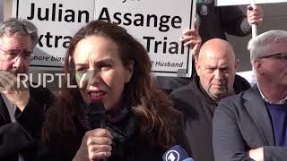 UK: Ordering extradition for Julian "tantamount to killing him" - Assange's fiancee