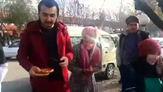 MASHXUR YULDUZ QO`QONDA, PATIRCHILAR BILAN BIRGA