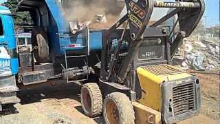 Mini Carregadeira NEW HOLLAND L170 e caminhões basculantes para locação em GOIÂNIA-GO