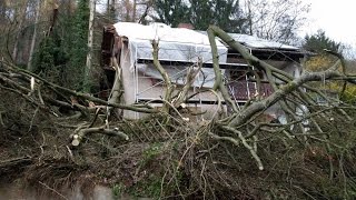 Bad Karlshafen: Baum fällt nach Sturm auf Wohnhaus 18.11.2015