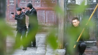 國軍特工小隊第一次出擊，輕鬆攻破敵軍情報點，破獲機密情報，卻發現敵人的目標竟是國軍總教官！ ️ 抗日