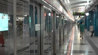 港鐵西鐵線SP1900(D331) 駛入屯門站2號月台 + 另一架SP1900列車 駛離1號月台