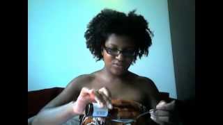 Bain d'huile sur cheveux crépus naturels