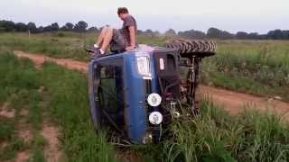 Monster Daihatsu HiJet Roll Bar Testing Crash.  ダイハツ ハイゼットトラック