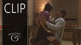 ¡Mano muerta llama a la puerta! - Clip 5