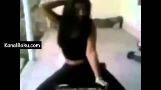 Azəri Qızlar Uşağın Yanında Striptiz Oynayır