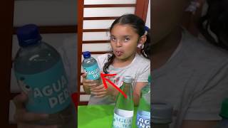 MEZCLANDO 10 SABORES DE AGUA CON MI HERMANITA !!