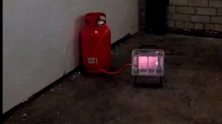 Газовый обогреватель. Временное отопление гаража. A gas heater. Temporary heating of the garage.