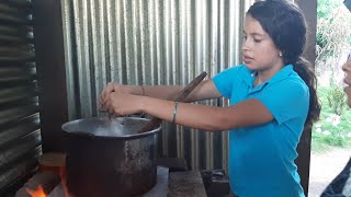 Mira Lo Que Hace Luchi. antes De ir A Grabar