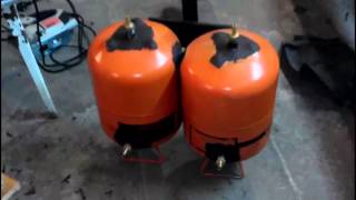 Влагомаслоотделитель из фреоновых баллонов. The oil separator of the refrigerant cylinders.