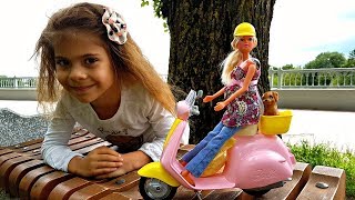 Видео для девочек - Барби на скутере.