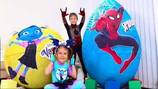 Дети не поделили игрушки Spiderman и Vampirina в огромных яйцах / Giant toy eggs with surprise