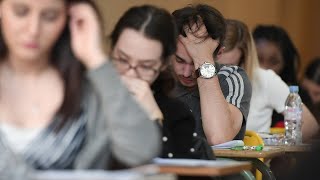 Rhéa, âgée de 13 ans, vient de passer l'épreuve de philosophie au baccalauréat