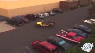 Jeep Fahrer rächt sich an Parklücken Dieb