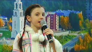Кира Ефимова читает стихотворение собственного сочинения о Родине