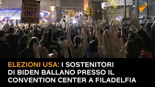 Elezioni Usa: i sostenitori di Biden ballano presso il Convention Center a Filadelfia