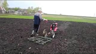 Весеннее боронование пашни мотоблоком КАДВИ - Spring harrowing arable land with a motor-block KADVI