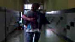 Mike y Alber bailando en ciencias