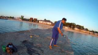 На рыбалке с Эдиком. Эдик даёт мастер-класс по ловле бычка)) Fishing with Edik