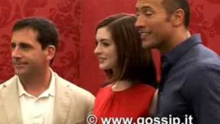 Lo 007, la bella e le domande imbarazzanti