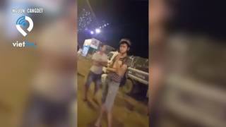 Đang đi xe, đèn xanh bị CSGT bắt láo