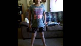 Little girl does splits
