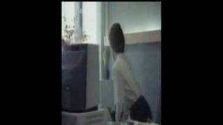 Distrugge un computer con la motosega!!