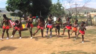 Umhlonyane ceremony by Zulu maidens part 1